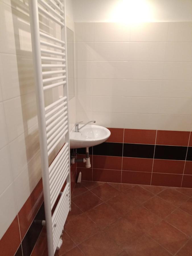 Apartman Obecni Hostinec Provodov (Hradec Kralove) Zewnętrze zdjęcie