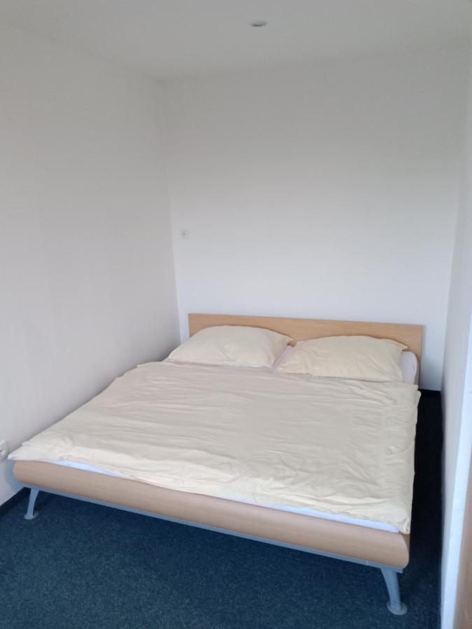 Apartman Obecni Hostinec Provodov (Hradec Kralove) Zewnętrze zdjęcie